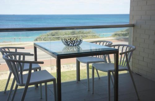 Cottesloe Apartment | Cottesloe Beachfront Ocean View Apartment