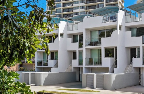 Maroochydore Apartment | Cotton Tree Beach Front 3 Bedroom Townhouse