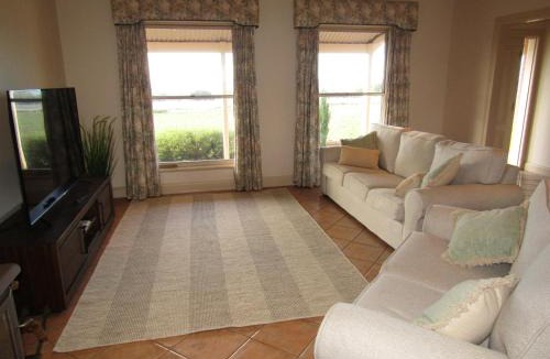 Melville House | Country Comfort