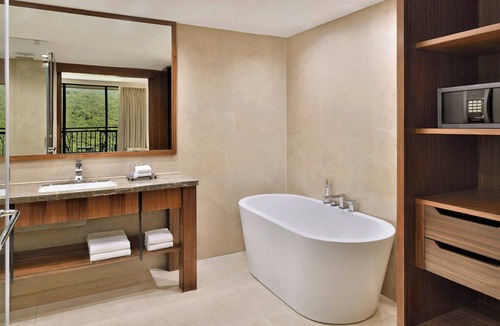 Mahabaleshwar Hotel | Courtyard by Marriott Mahabaleshwar