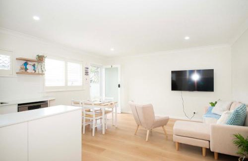 Redcliffe Apartment | Cove at Redcliffe - Modern Coastal Hideaway