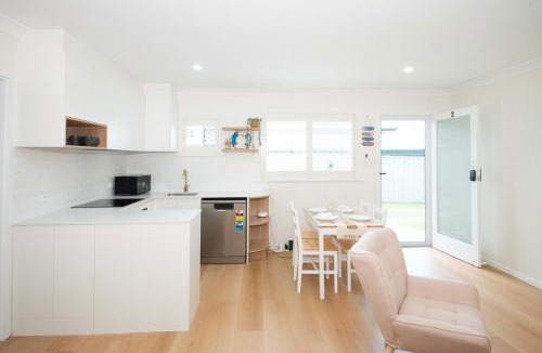 Redcliffe Apartment | Cove at Redcliffe - Modern Coastal Hideaway