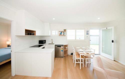 Redcliffe Apartment | Cove at Redcliffe - Modern Coastal Hideaway