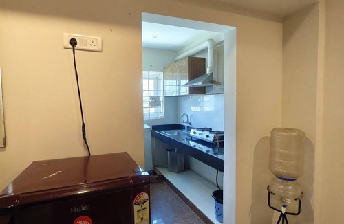 Koyambedu Apartment | Cozy 2-bedroom apartment with AC,Furnished Living space & Fully Equipped Kitchen