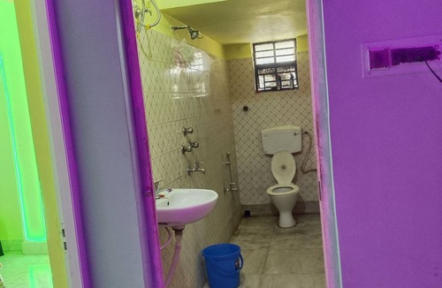 Behala Apartment | Cozy 2-bedroom apartment with WiFi, AC in enjoyable Kolkata