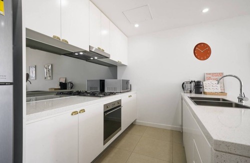 Rosebery Apartment | Cozy 2B2B near CBD & Airport-w/parking & pets
