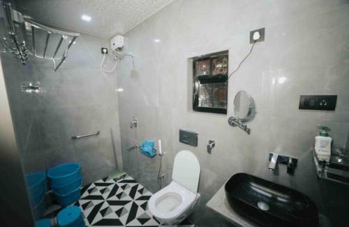 Andheri West Apartment | Cozy AC Studio W/ Kitchenette Nr Kokilaben Hosp.