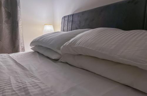 Malad East Apartment | Cozy Apartment