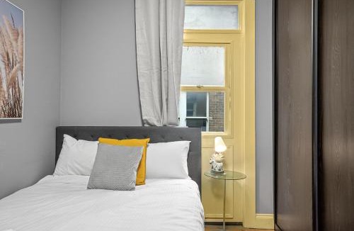 Surry Hills House | Cozy Double Room - AC- Seconds to Central Station - Shared Bathroom
