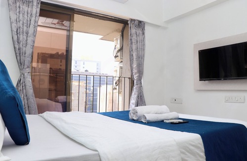 Marol Apartment | Cozy Private Room, 2BHK Stay in Powai, Room in an Apartment,