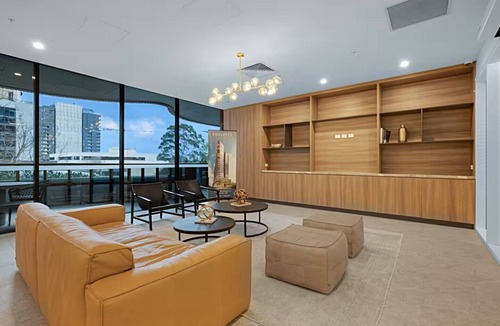 Box Hill Apartment | Cozy Retreat