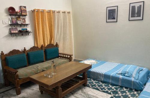 Dehradun Apartment | Cozy Room in 3BHK duplex