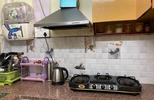 Dehradun Apartment | Cozy Room in 3BHK duplex