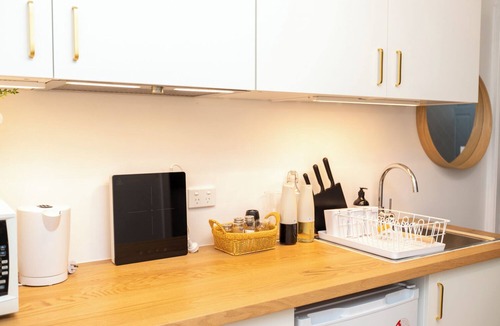 Mackenzie Apartment | Cozy Studio Suite in House - Private Bath and Kitchen