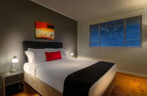 St Kilda Hotel | Crest on Barkly Serviced Apartments