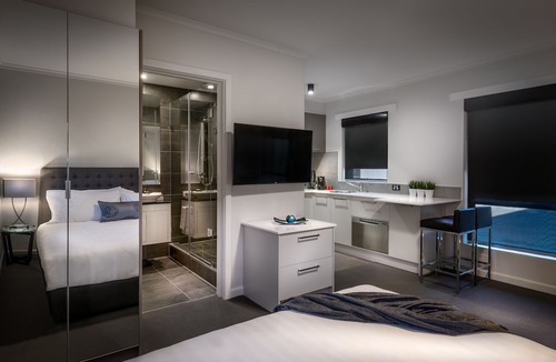 St Kilda West Apartment | Crest on Park