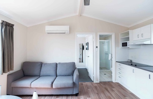 Karabar Hotel | Crestview Tourist Park