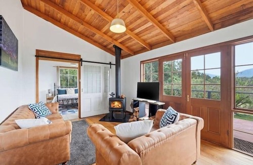 Highcroft House | Crofters Rest A Light Filled Hideaway on the stunning Tasman Peninsula