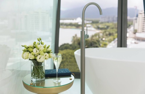 Cairns Central Business District Hotel | Crystalbrook Riley
