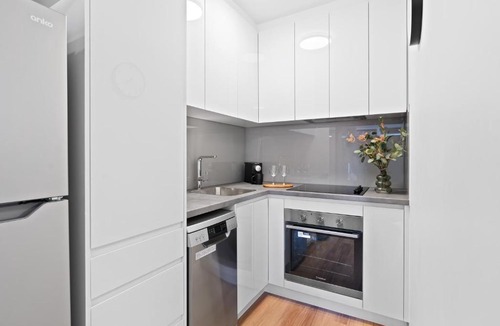 St Kilda Apartment | Cul-de-Sac Charm