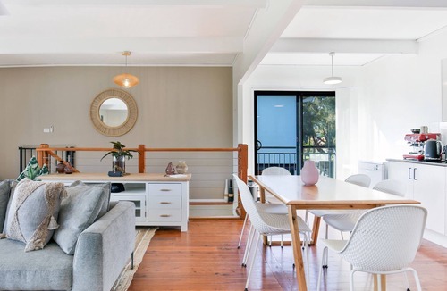 Culburra Beach House | Curley’s Sunsets - Pet Friendly - 10 Mins Walk to Beach