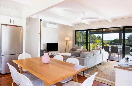 Culburra Beach House | Curley’s Sunsets - Pet Friendly - 10 Mins Walk to Beach