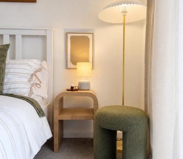 Richmond North Apartment | Cute 1BR Apartment Prime Richmond Location
