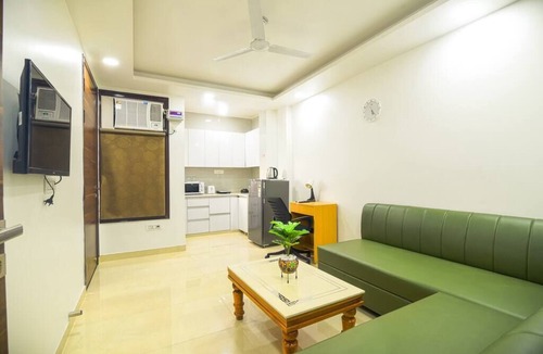 DLF City Apartment | Cyber retreat 1Bhk with Gym and balcony