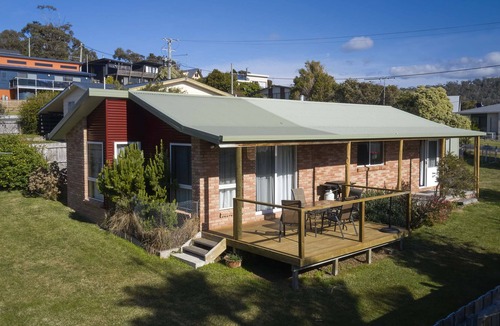 Bicheno House | Daffodil Cottage - Bicheno - 2 Bedroom Holiday House