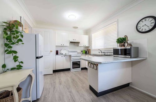 Dubbo House | Daisy's Lodge - Relaxed & Family-Friendly Stay