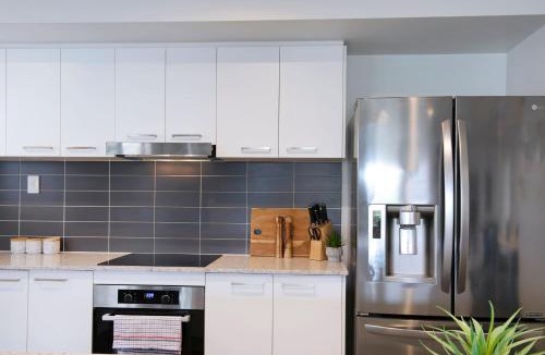 Dakabin House | Dakabin Escape - Modern Comfort near Dining & Shops