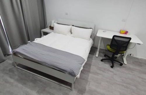 City East Apartment | Dana-Spacious Private Room in Shared 2-Bedroom Apartment-1