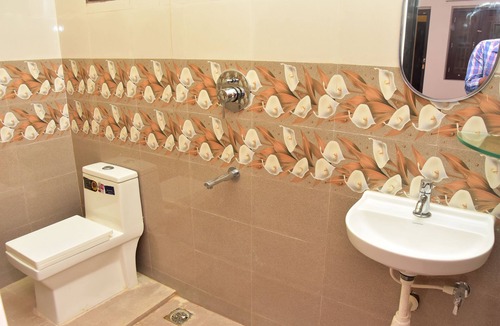 Aduthurai Hotel | Danshika Temple Residency