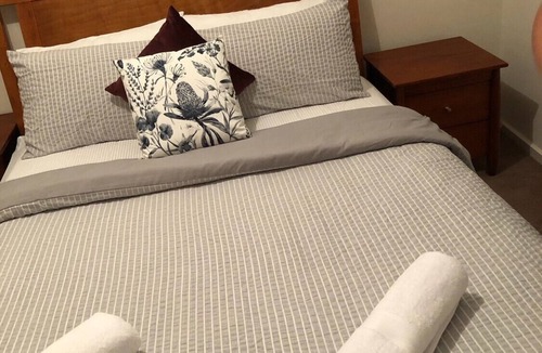 Caurnamont House | Daydreamer Double storey holiday home boasts is perfect for river holidays.