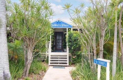 Rainbow Beach Hotel | Debbie's Place
