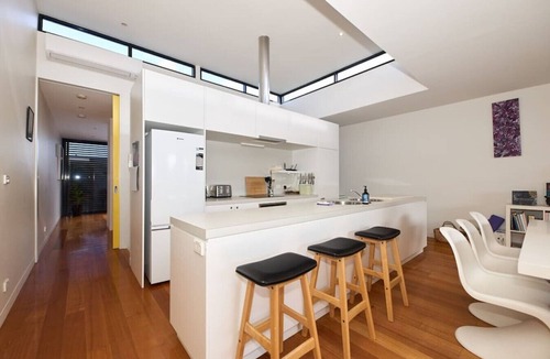 Anglesea Villa | Debonair Townhouse - 150 metres to beach!