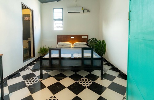 Gandhipuram Hostel | Decostel