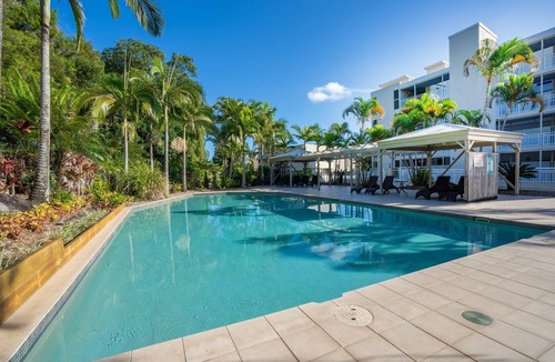 Brisbane Waterfront House | Deep Blue 13 Apartment Moreton island