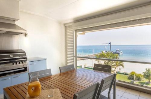 Brisbane Waterfront Apartment | Deep Blue 5