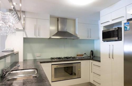 Brisbane Waterfront Apartment | Deep Blue 5