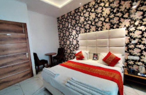 Patiala Hotel | Del-430