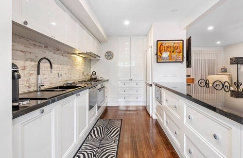 Frankston House | Delightful 2-Bed Townhouse Close to the Beach