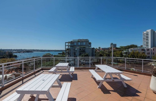 Darling Point Apartment | Delightful Darling Point Studio w Stunning Rooftop