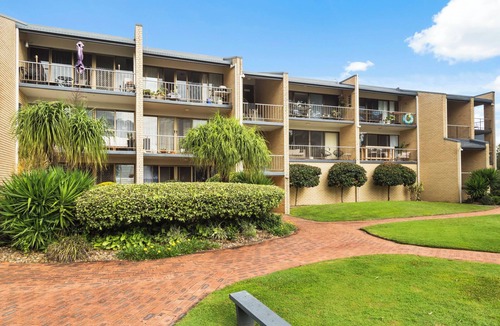 Maroochydore Apartment | Delightfully Modern, Newly Renovated Apartment