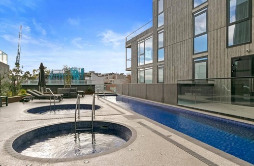 West Melbourne Apartment | Deluxe 2 Bedroom Apartment at Rosslyn Street Melbourne