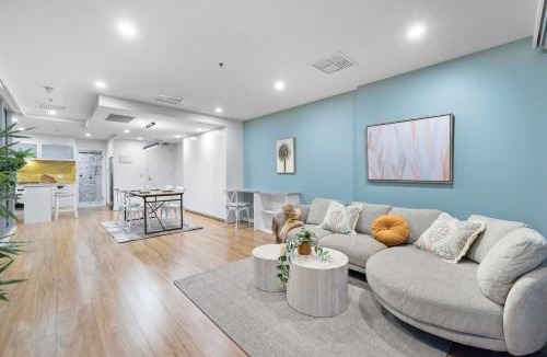 Glenelg Apartment | Deluxe 9th Floor with Panoramic Views and 2 Balconies