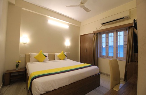 Salt Lake Bed & Breakfast | Deluxe AC Room at Anamitra Guest House # 3