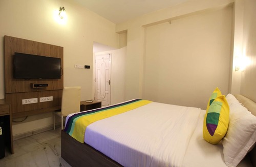 Salt Lake Bed & Breakfast | Deluxe AC Room at Anamitra Guest House # 3