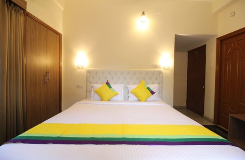 Salt Lake Bed & Breakfast | Deluxe AC Room w/Balcony at Anamitra Guest House #3