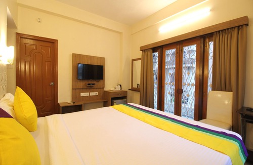 Salt Lake Bed & Breakfast | Deluxe AC Room w/Balcony at Anamitra Guest House #3
